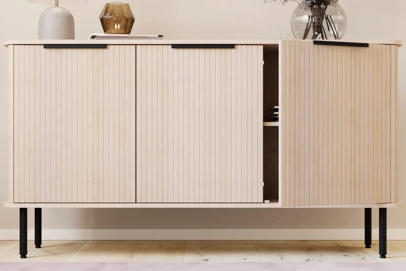 Kopparbo Sideboard Vitlaserad Ek - Ljust vitlaserat ekträ - Products - Förvaring - Förvaringsmöbler - Sideboard & skänk