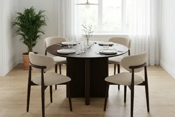 Edda Matgrupp runt 110 cm Rökt Ek med 4 Molly Matstolar - Rökt ek - Products - Möbler - Bord & matgrupp - Matgrupp