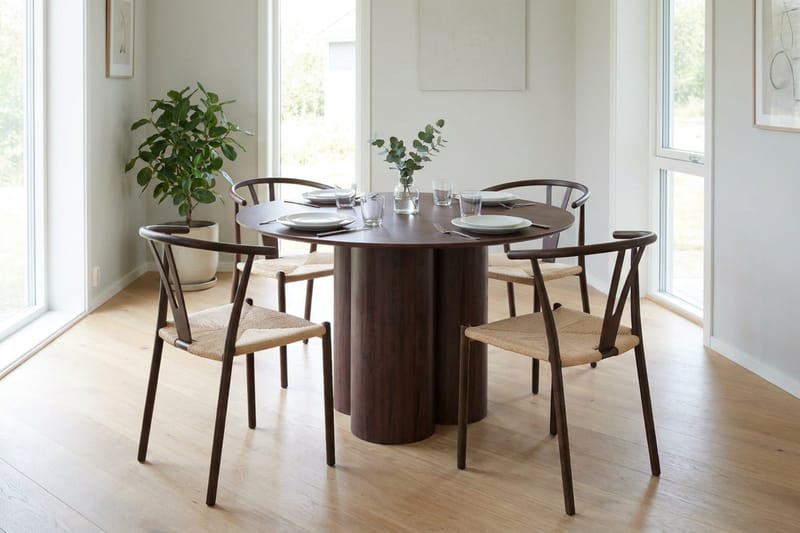 Juno Matgrupp runt 110 cm Valnöt med 4 Elysia Matstolar - Products - Möbler - Bord & matgrupp - Matgrupp