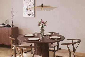 Noira Matgrupp 120 cm Massiv Valnöt Rund med 4 Dastoori Matstol - 2220070-4,2098428-1 - Brun / Beige / Valnöt - Products - Möbler - Bord & matgrupp - Matgrupp