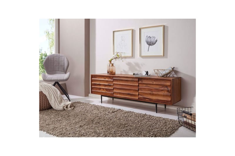 Lowboard Wohnling Massivt trä med förvaring, 3 dörrar, lantlig stil - Products - Möbler - TV- & Mediamöbler - TV-skåp