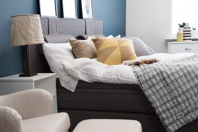 Sundborn Kontinentalsäng 210x200 - Grå - Products - Möbler - Säng - Kontinentalsäng