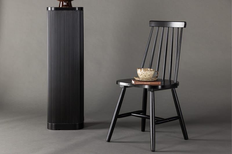 Lönneberga Matstol - Svart - Products - Möbler - Fåtölj & stolar - Pinnstol