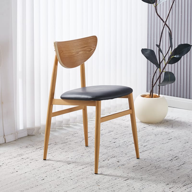 Matstol Ludvig - Ek med svart PU sits - svart - Products - Möbler - Fåtölj & stolar - Matstol & köksstol