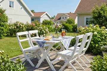 Landet Utomhus matgrupp 118x70x74 cm med 4 klappstolar - Vit - Products - Utemöbler & utemiljö - Utegrupp - Matgrupp utomhus