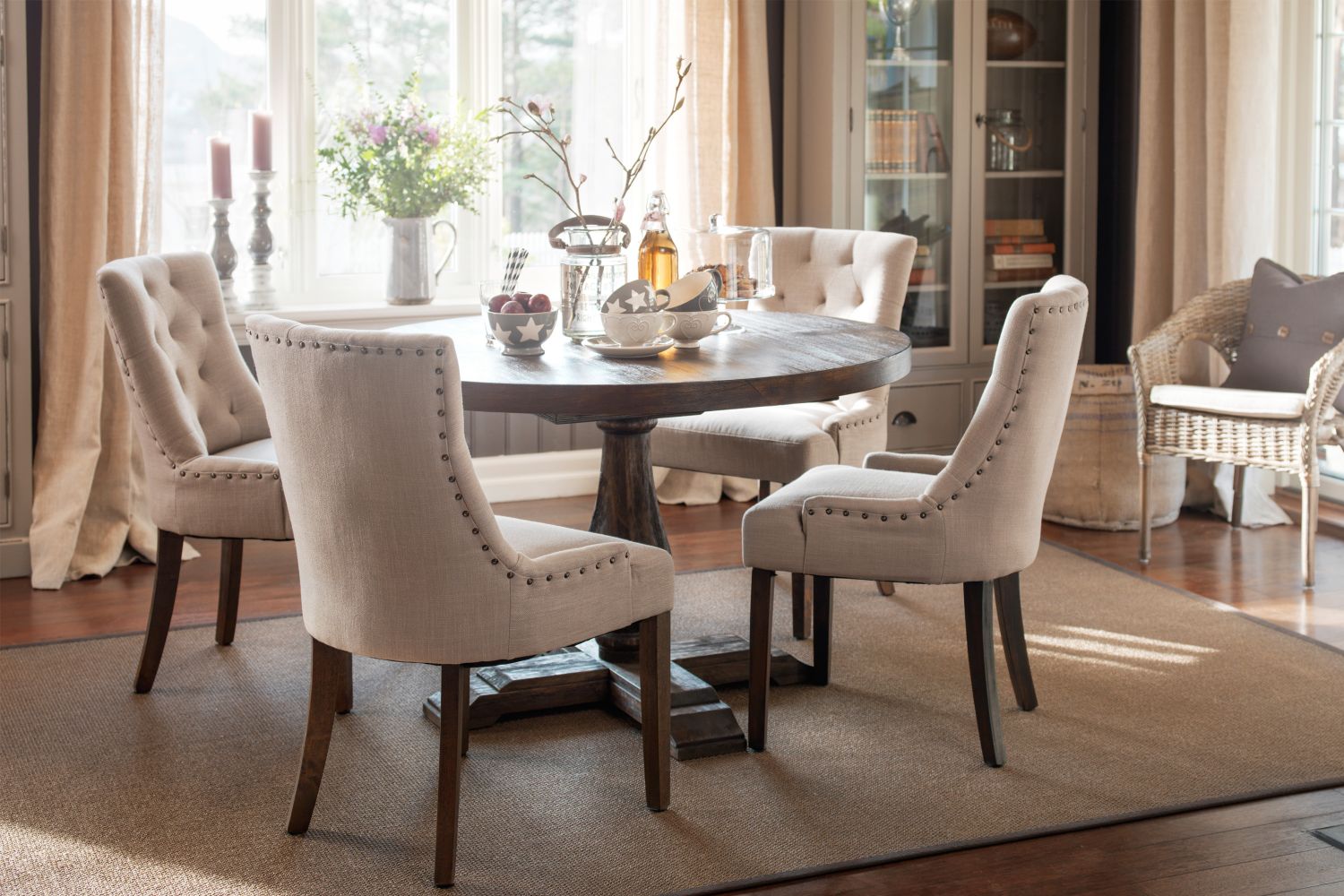 Essgruppe: runder Esstisch Lamier + 4 St�hle in Tuva-Beige