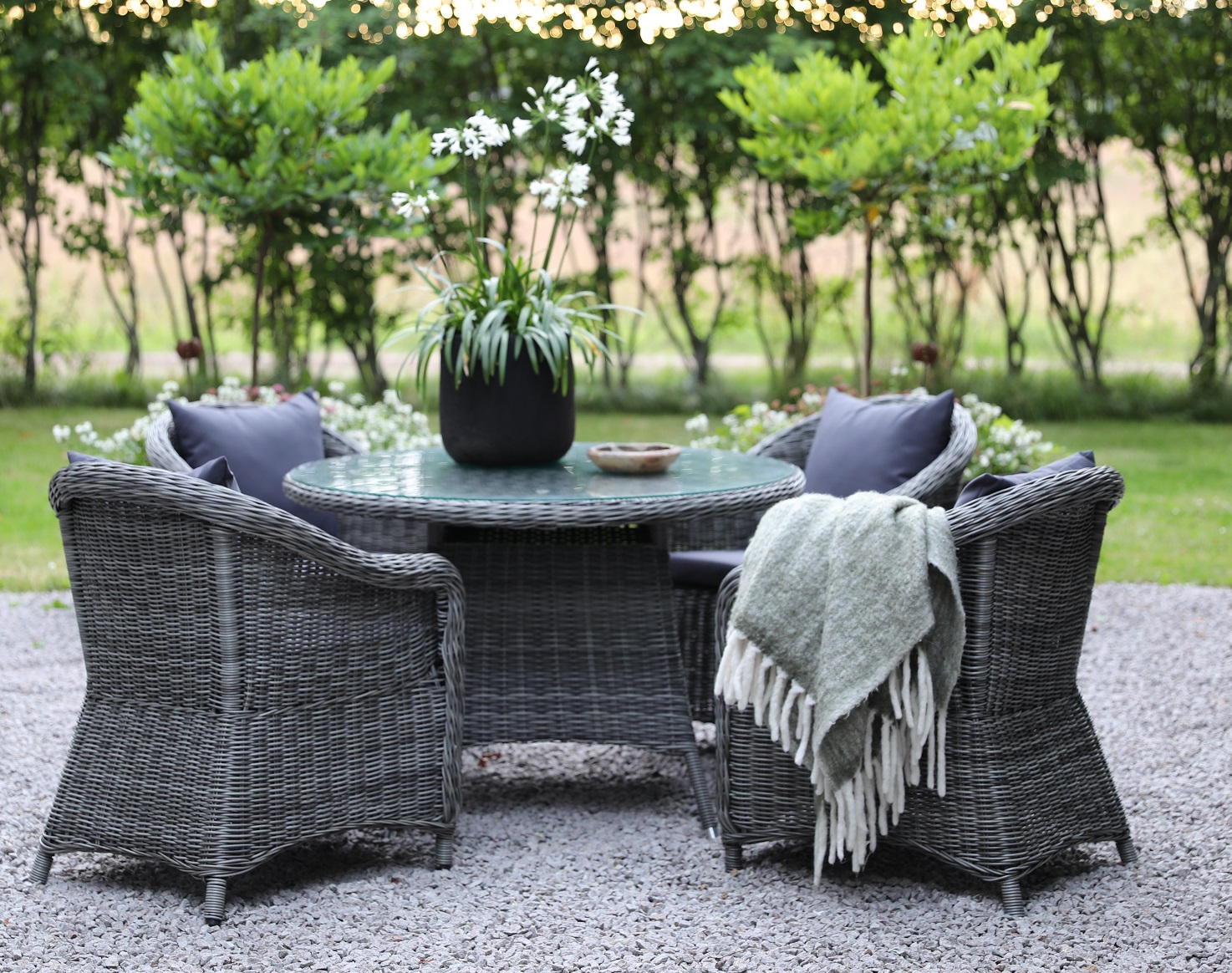 Jacksonville Speisegruppe im Freien; Runder Tisch 110 cm inkl. 4 Mercury-Sessel graues synthetisches Rattan