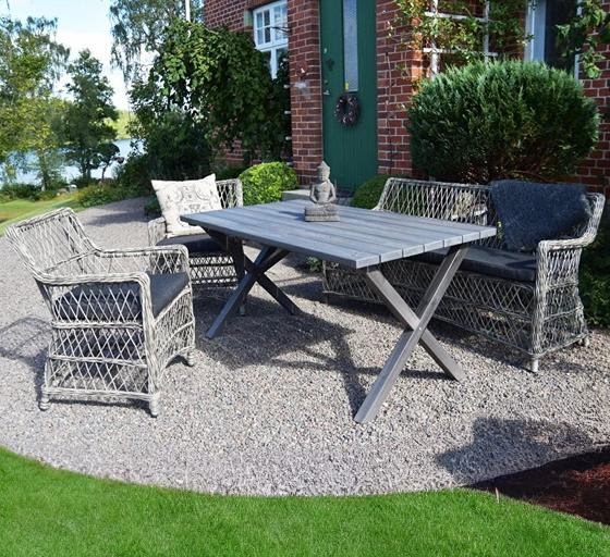 Essgruppe Provence: Sofa, Sessel und Esstisch grau gebeizt