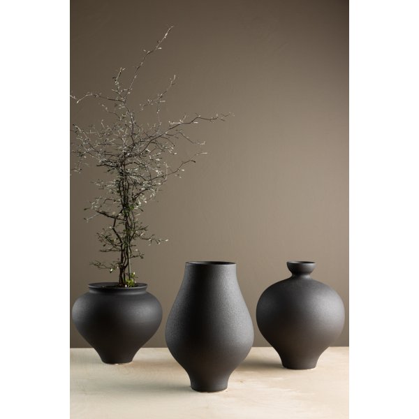Rellis Vase 14 x 24 cm - Schwarz Rellis Vase 14 x 24 cm - Schwarz