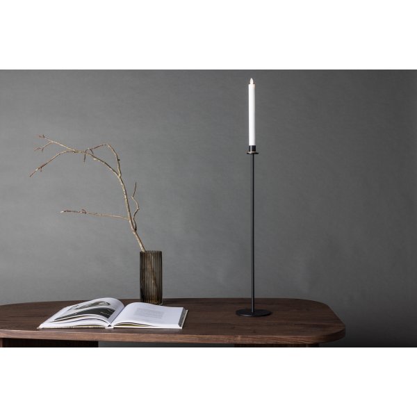 Hogehall LED-Kerzenständer H79 cm - Schwarz/Weiß Hogehall LED-Kerzenständer H79 cm - Schwarz/Weiß