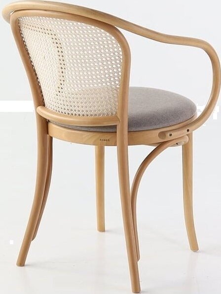 Stuhl Nr. 30 mit Rattan-Rückenlehne - Optionale Farbe des Gestells und der Polsterung Stuhl Nr. 30 mit Rattan-Rückenlehne - Optionale Farbe des Gestells und der Polsterung