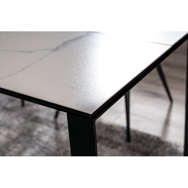 Metropol Esstisch 120-180 cm - Schwarz/Weiß Metropol Esstisch 120-180 cm - Schwarz/Weiß