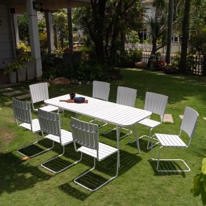Holmsund Lebensmittelgruppe; Tisch 180x80 cm mit 8 Stühlen - weiß Holmsund Lebensmittelgruppe; Tisch 180x80 cm mit 8 Stühlen - weiß