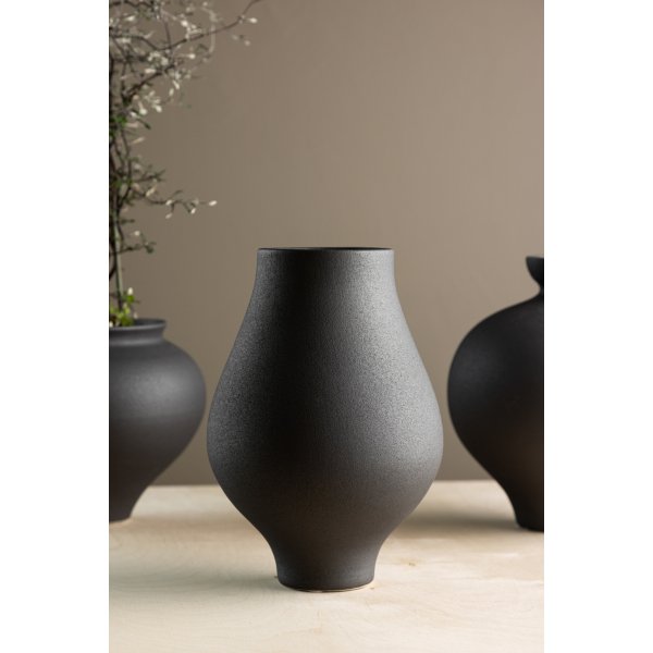 Rellis Vase 14 x 24 cm - Schwarz Rellis Vase 14 x 24 cm - Schwarz