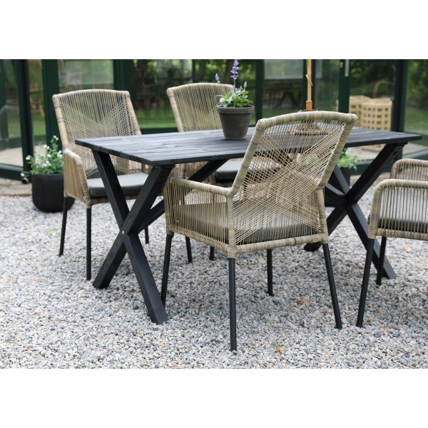 Essgruppe im Freien; Esstisch mit 4 Ystad-Sesseln - Schwarz/Beige
