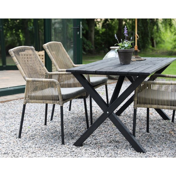 Essgruppe im Freien; Esstisch mit 4 Ystad-Sesseln - Schwarz/Beige