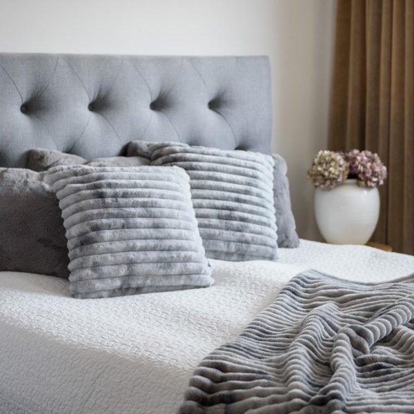 Gestreiftes Dekokissen Grau - 45 x 45 cm