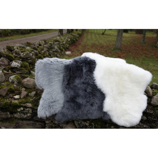 Sanft langhaariges Schaffell Schwarz Sanft langhaariges Schaffell Schwarz