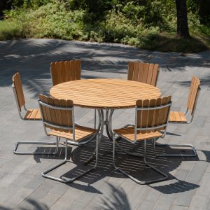 Möllan Gartengruppe in Teak: 6 Stühle mit Esstisch Ø130 cm Möllan Gartengruppe in Teak: 6 Stühle mit Esstisch Ø130 cm