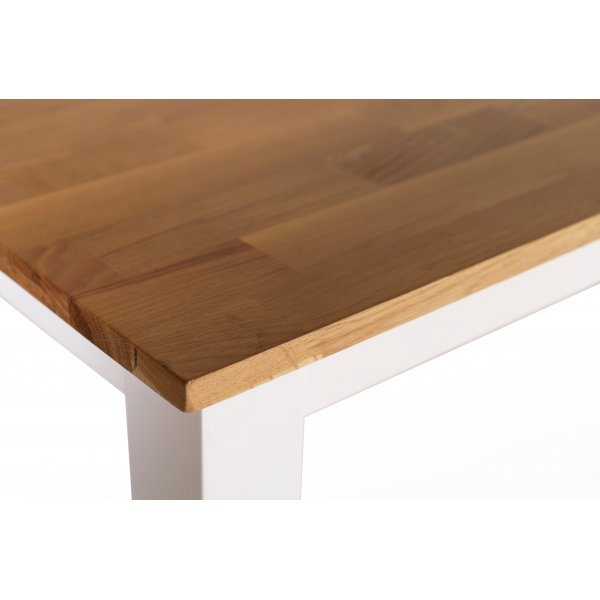 Dalsland-Essgruppe: Esstisch in Eiche / Wei mit 6 roten Pinnstola