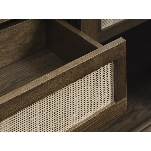 Yuma-Vitrine aus gerucherter Eiche mit Rattandetails