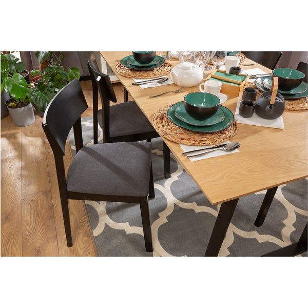 Nina Esszimmerstuhl - Schwarz