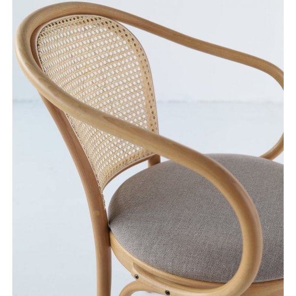 Stuhl Nr. 30 mit Rattan-Rückenlehne - Optionale Farbe des Gestells und der Polsterung Stuhl Nr. 30 mit Rattan-Rückenlehne - Optionale Farbe des Gestells und der Polsterung