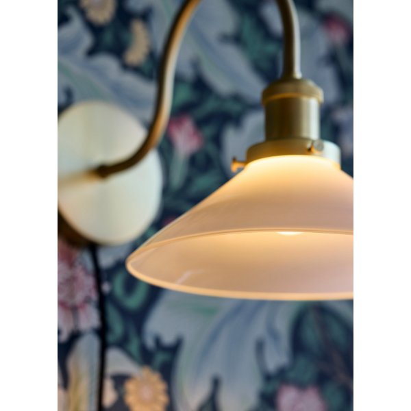 Axel Wandleuchte - Opalglas/Messing - 25 cm Axel Wandleuchte - Opalglas/Messing - 25 cm