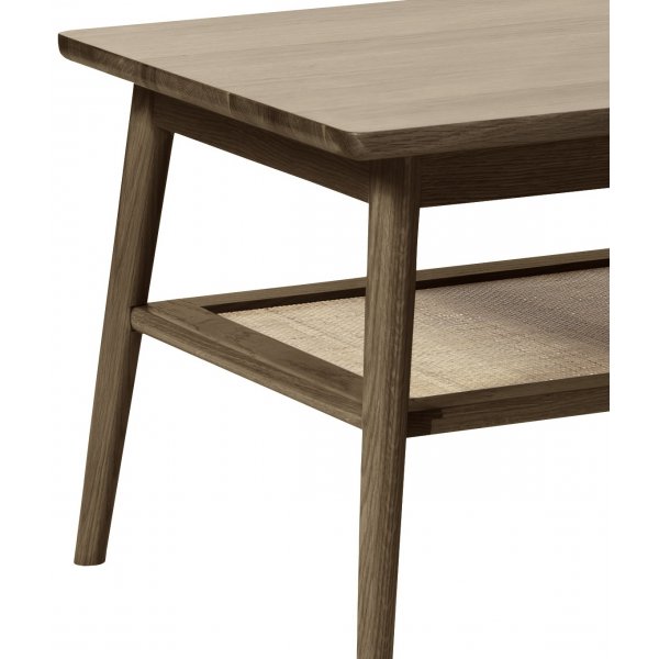 Yuma Couchtisch aus gerucherter Eiche mit Ablage aus Rattan