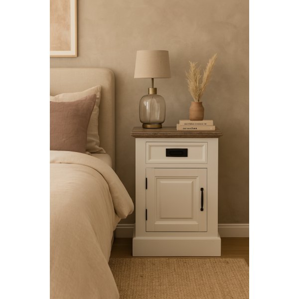 Klassischer Nachttisch + M�belf��e